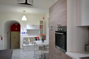 a kitchen with a sink and a stove top oven at Gran Paradiso Guest House in Tivoli