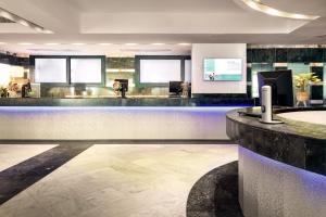 a bar in a hotel lobby with a counter at SOL by Meliá Milanos Pingüinos in Son Bou