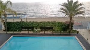 O vedere a piscinei de la sau din apropiere de Hotel Miramare