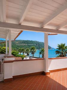 a view of the ocean from the balcony of a house at Rifugio Caretta in Montecorice