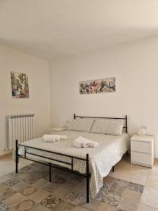 a bedroom with a bed with two towels on it at Il Giardino in Pietrelcina