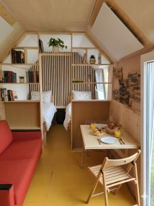 a small room with a table and a couch at Tinyhaus in Dornburg