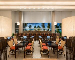 a restaurant with tables and chairs and a bar at Vila Gale Reserva do Paiva in Cabo de Santo Agostinho