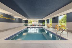 a swimming pool in the middle of a building at Home2 Suites By Hilton Springfield in Springfield