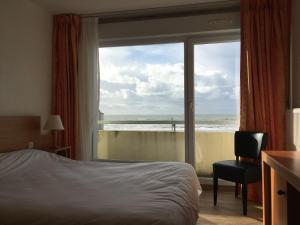 Кровать или кровати в номере Hotel La Terrasse