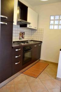 A kitchen or kitchenette at Nonna Murtas
