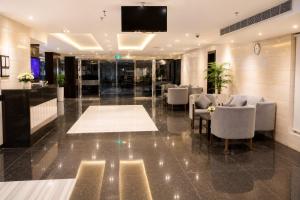 a lobby of a hotel with chairs and a bar at توارن للشقق المخدومة اقتصادي in Al Khobar