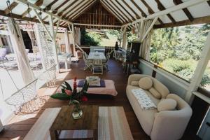 a living room with a couch and a table at Nathylodge in Bocas Town