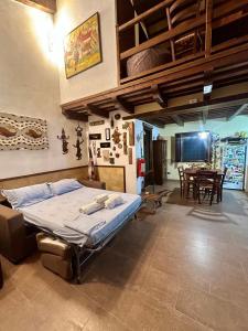 a hospital room with a bed and a table at Casa Claudia Stagnone in Marsala