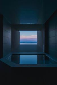 a view of the ocean from a bathroom window at ENINARU East in Otsu