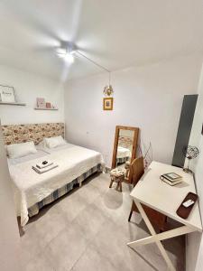 a bedroom with a bed and a table in it at El Rinconcito de La Suiza in Robledo de Chavela