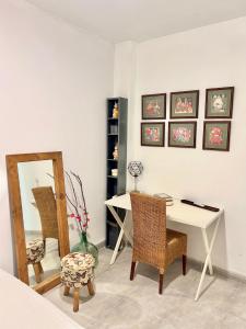 a room with a table and chairs and a mirror at El Rinconcito de La Suiza in Robledo de Chavela +25 photos