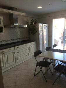 A kitchen or kitchenette at Villa Las Bahías