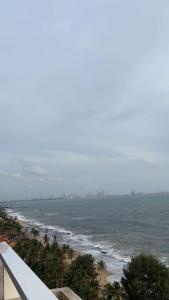 a view of the ocean from a balcony at apartmentleeza in Uswetakeiyawa