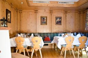 A seating area at Hotel Tannenhof