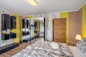 a bedroom with a bed and a mirror at Land Leben Wohnung 1 in Erkelenz
