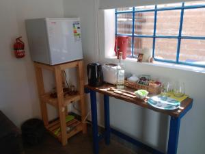 a small table in a kitchen with a refrigerator at Cabañas don Julio in Maimará