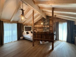 a bedroom with a bed and a ceiling at DaSte' ex Villa Ruggero in Campitello di Fassa