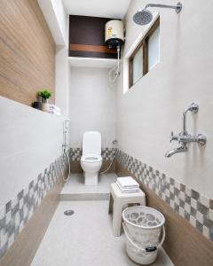 a bathroom with a toilet and a sink at SLS Homestay - Luxury AC Service Apartments 1BHK, 2BHK, 3BHK - Direct Flyover to Alipiri Tirumala Gate - Walk to PS4 Pure Veg Restaurants, Supermarkets - Near to National Highway & Padmavathi Amma Temple - Modular Kitchen, Living room -Free Superfast Wifi in Tirupati