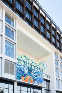 a mural on the side of a building at Arlo Wynwood Miami in Miami