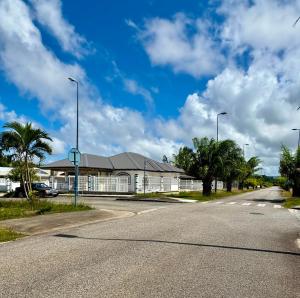 an empty street in front of a building at La Maison Blanche, 2 bedrooms in Macouria