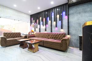 a lobby with a couch and a table at Hotel O Radha Krishna Residency in Nagri