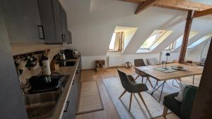 a kitchen and dining room with a table and a counter at Das Fichtelgut in Wunsiedel
