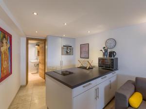 a kitchen with a counter top and a couch at Studio mit Lounge in Kirchberg in Tirol