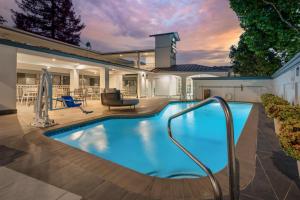 a swimming pool in the backyard of a house at Best Western Plus Riviera in Menlo Park
