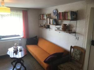 a living room with a couch and a table at Landhaus Oma Gretel - Nossen, Siebenlehn, Freiberg, Meißen, Dresden, Chemnitz 