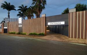 a building with a sign that reads emirada at Drops Motel Araraquara in Araraquara +35 photos