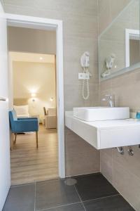 Koupelna v ubytování Porto Domus Hotel