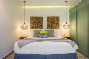 a bedroom with a large bed with two lamps at Villa 34 I Puerto Aventuras I Private Pool in Puerto Aventuras
