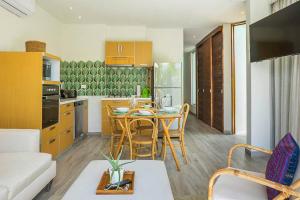 a kitchen and living room with a table and chairs at Villa 34 I Puerto Aventuras I Private Pool in Puerto Aventuras