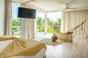 a bedroom with a hammock and a swinging bed at Villa 34 I Puerto Aventuras I Private Pool in Puerto Aventuras