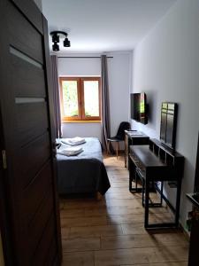 Llit o llits en una habitació de Pod Dachem Tykocin 1