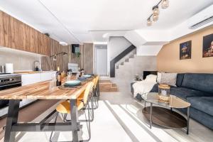 a kitchen and living room with a table and a couch at Casa Arizona Central Duplex Puerto Rico GC in Mogán