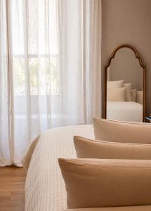 a bedroom with two beds and a mirror at Angoli di pace - Appartamento trilocale in Muralto