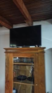a flat screen tv on top of a fireplace at Casa do Campo in Ilha do Mel