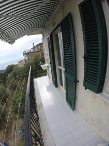 A balcony or terrace at Casa Vacanze Domus