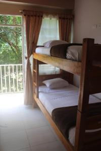 a room with three bunk beds and a window at Finca Campestre el Paraíso Resort Hotel en Mesitas in El Colegio