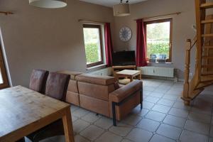 a living room with a couch and a table at Gîte du Vieux Chemin in Durbuy