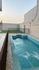 a swimming pool in the middle of a building at فلة وشاليه ابحر الشمالية in Jeddah
