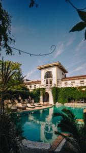 a building with a swimming pool in front of a building at Villa Pontica in Mamaia Sat/Năvodari