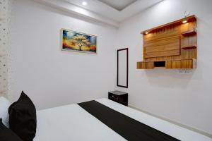 a white room with a bed and a wall at Hotel O Rooftop Inn in New Delhi +31 photos