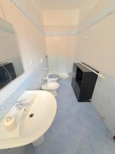 a bathroom with two toilets and a sink at Cuttin Apartment in Gallipoli