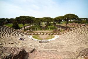 リド・ディ・オスティアにあるIl Sole di Ostiaの木陰の空円形劇場