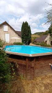a large swimming pool with a wooden fence around it at Au bon maréchal in Giverny