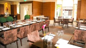 a dining room with tables and chairs and a restaurant at Great Western Hotel Aberdeen in Aberdeen