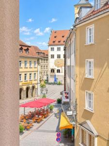 a city street with tables and chairs and buildings at Altstadt-Loft Würzburg in Würzburg